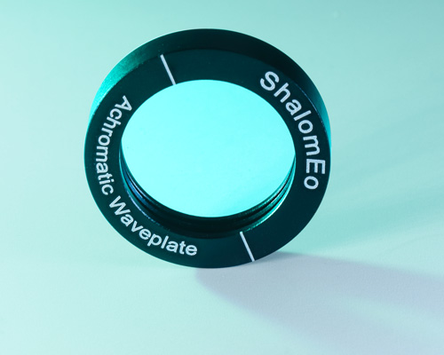 Ахроматическая четвертьволновая пластина 900–2000 нм с апертурой 18 мм и креплением D1”